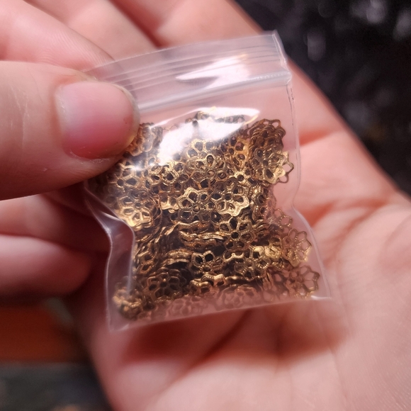 Jewelry - Vintage Solid Brass Flower Bead Caps ~100 Pcs - Gold Tone - 8mm And Up